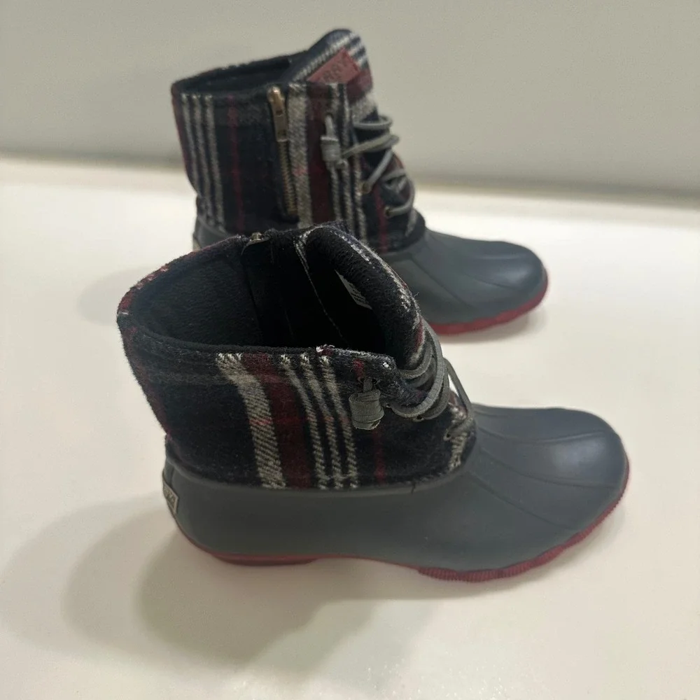 Sperry Saltwater Duck Boots Womens 8.5 Navy Red Plaid Waterproof STS99716